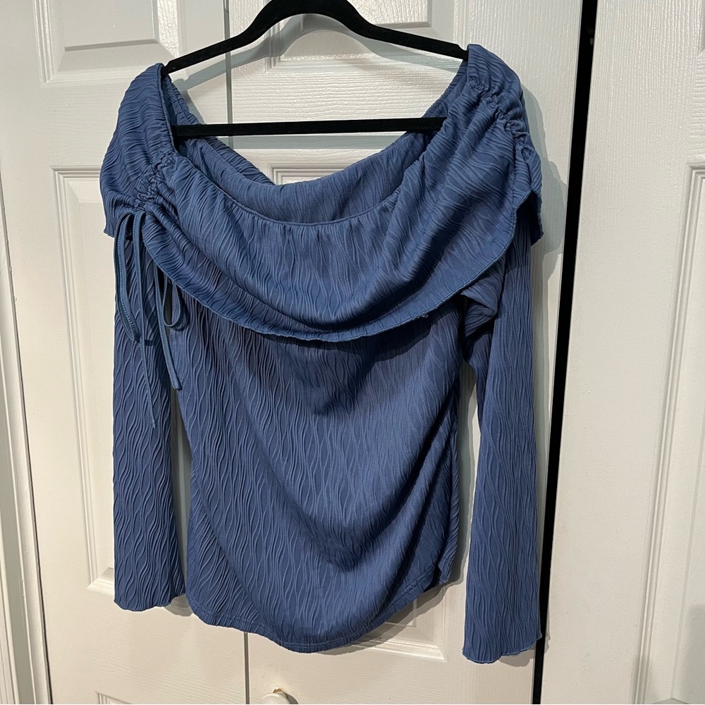 Off the Shoulder Textured Top - Picture 3 of 6